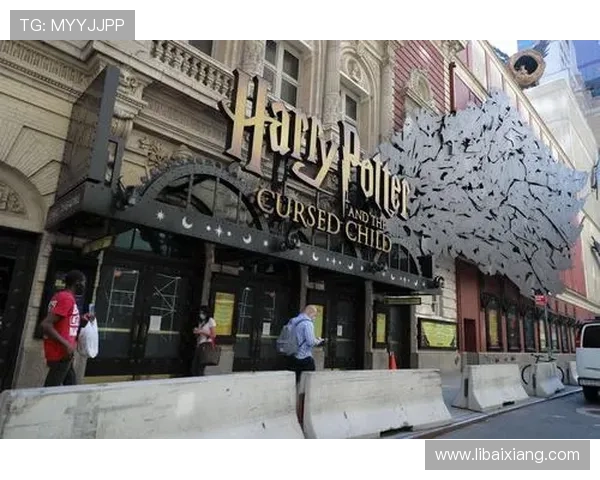 在香港百老汇官网获取最新演出资讯，了解剧场位置、票价信息及优惠促销活动